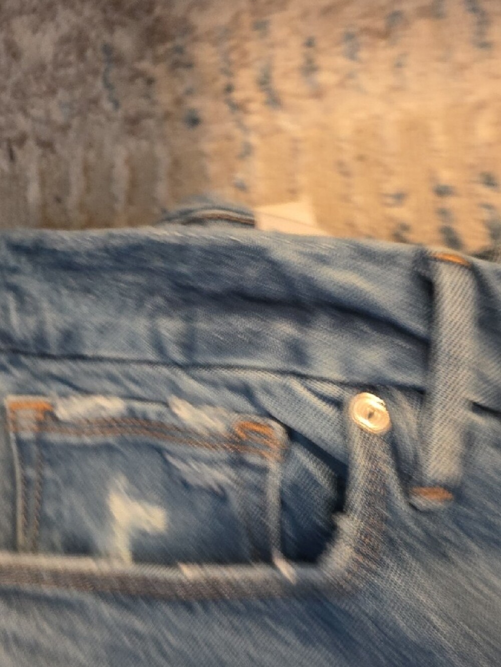 Good American Straight Jeans in Light Blue Denim - Picture 4 of 10